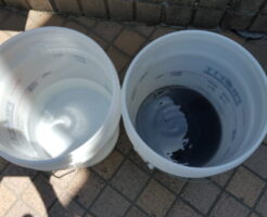 除去された黒カビ汚水