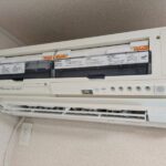 シャープ製AC-H63ATCお掃除機能付きエアコンの組み立て作業