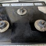 ガステーブルに付着した油汚れやくすみ